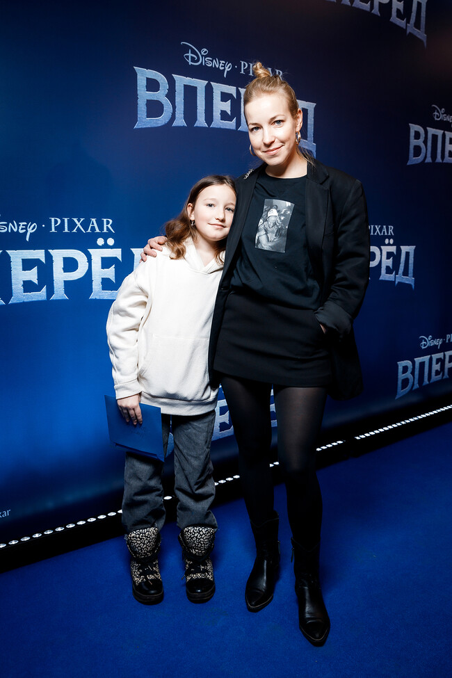 Мария Шалаева с дочкой на премьере мультфильма Disney и Pixar &laquo;Вперёд&raquo;
